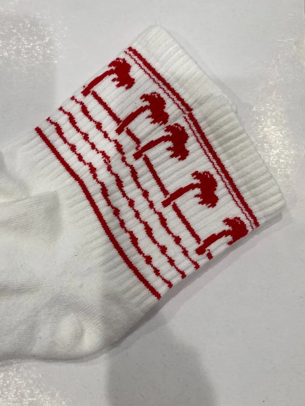 IN N OUT, NWOT KIDS DRINK CUP SOCKS, size S/M, classic crew socks in white/red.